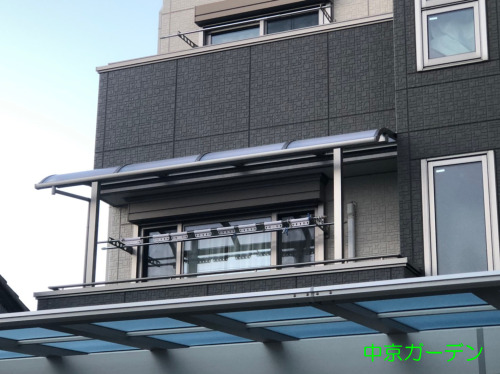 施工例画像：岐阜県 岐阜市  カーポートYKKエフルージュ横3台 ベランダ屋根LIXILスピーネ2階