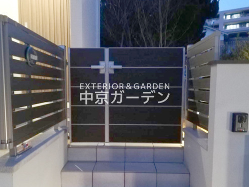 施工例画像：愛知県 名古屋市天白区  タカショー木製調エバーアートウッドシンプルスタイル親子開き