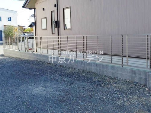 施工例画像：三重県 東員町  LIXILフェンスABYR2型 LIXILフェンスABYL2型