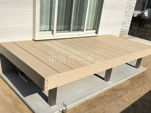 施工例画像：愛知県 常滑市  LIXIL人工木樹ら楽ステージ オリジナル土間コンクリート
