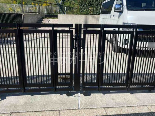 施工例画像：愛知県 豊田市  YKKエクスライン伸縮ゲート2型両開き