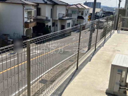 施工例画像：愛知県 名古屋市  ヨドコウエルモLMD-2211H YKKシンプレオ13F型横ルーバー YKKイーネット3F型スチール柱