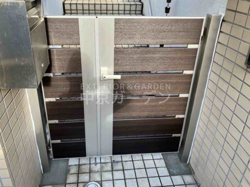 施工例画像：愛知県 名古屋市  YKK木製調ルシアスW03型横板格子親子両開き
